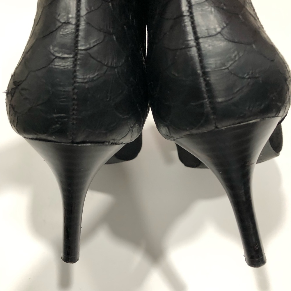 Simply Vera Black Chelsea Booties - Picture 9 of 10